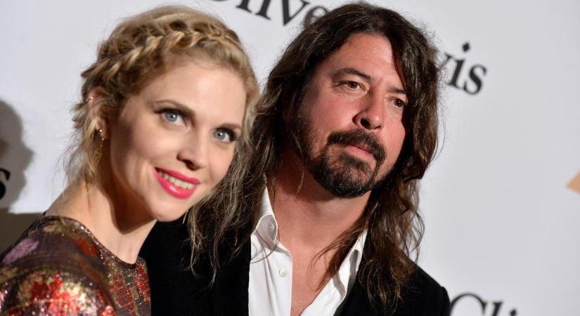 Óriási a botrány: a Foo Fighters frontembere beismerte, megcsalta feleségét és viszonyából egy kislánya is született