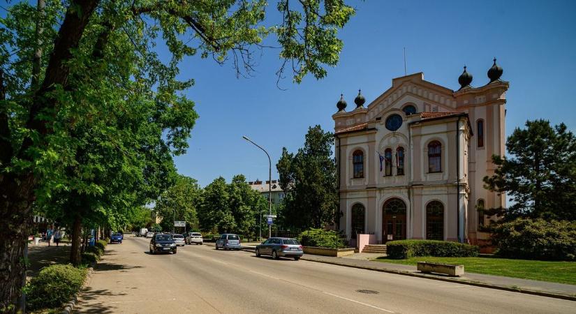 75 éves a Szentes Városi Könyvtár