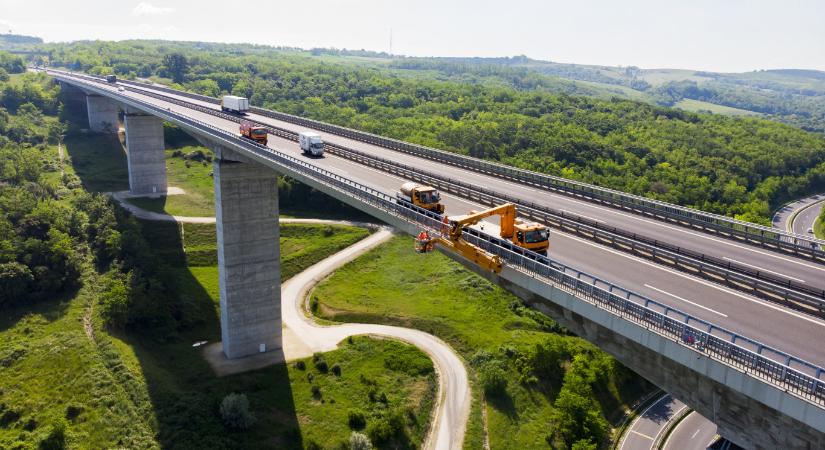 Újra járható a Kőröshegyi völgyhíd