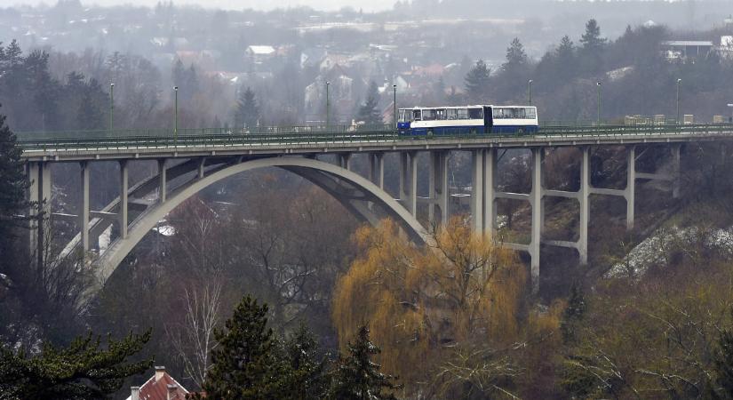 Délutántól járható lesz a Kőröshegyi völgyhíd