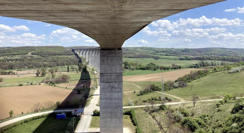 A vártnál hamarabb végeznek a felújítással, újra járható lesz a Kőröshegyi völgyhíd