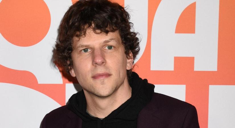 Jesse Eisenberg most a Terror Házánál bukkant fel, lenyűgözte őt a látvány - fotó