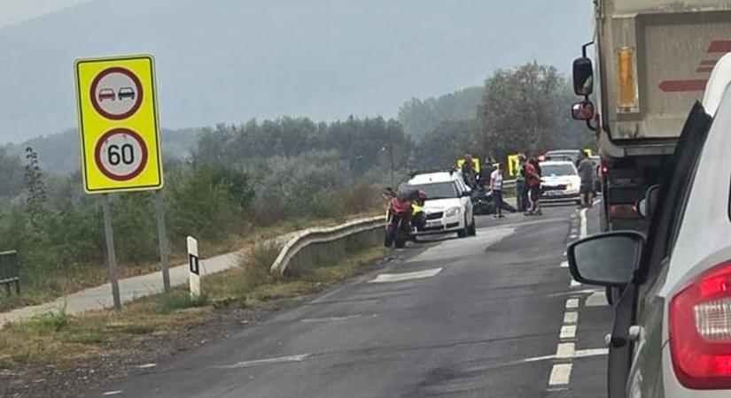 A reggeli súlyos baleset után még egy tragédia ugyanazon az útszakaszon