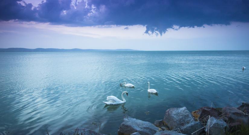 Kiderült, mennyi műanyag került a Balatonba