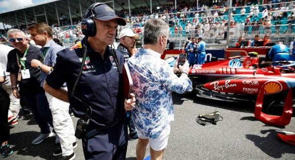 Newey fontolóra vette a Ferrarit, de…