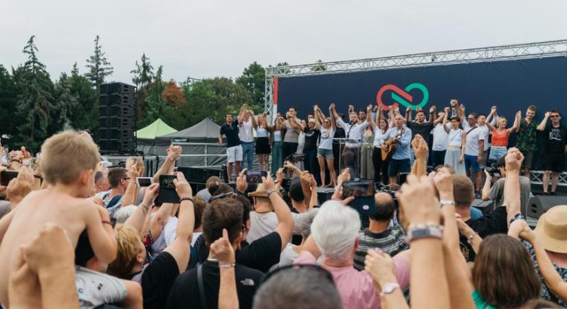 Medián: 4 százalékra csökkent a Fidesz és a Tisza Párt biztos szavazói közti különbség