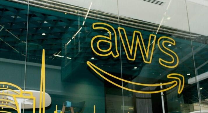 Amazon Web Services 10,45 milliárd dolláros befektetést jelentett be az Egyesült Királyság adatközpontjaiba