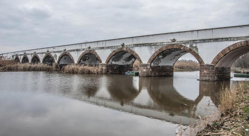 Véres csata a Hortobágy folyón: ilyet a horgászok sem látnak mindennap