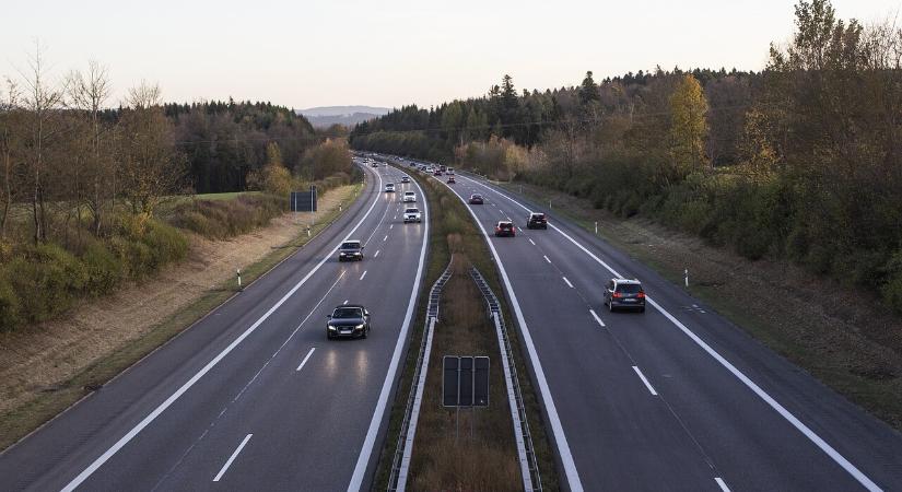 Közzétették, jövőre mennyit kell fizetni az autópálya-matricákért