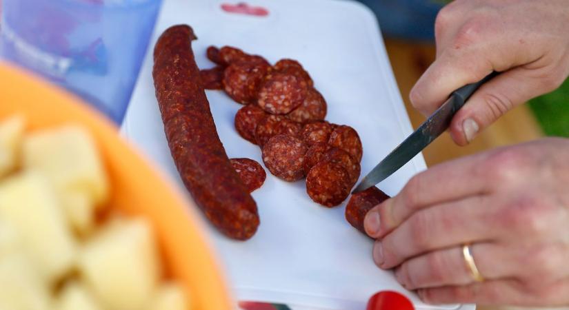 Ahol a gyerekek az anyatejjel szívják magukba a kolbászkészítés művészetét