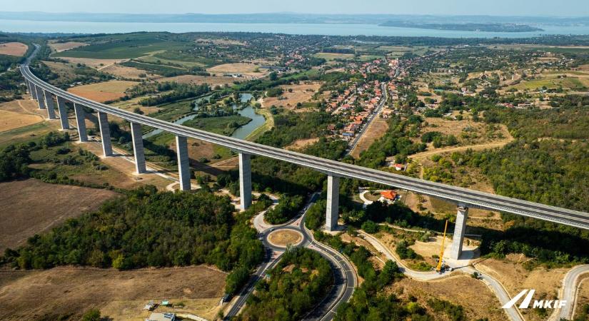 Kőröshegyi völgyhíd: a tervezettnél korábban visszaadták a forgalomnak a viaduktot