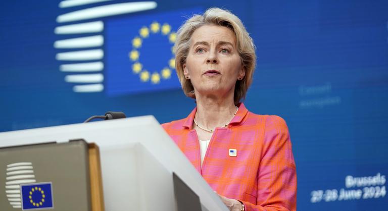 Ursula von der Leyen ismét az asztalra csapna, időt kért az EP-től