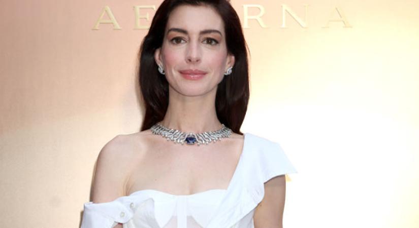 Anne Hathaway hátat fordított a katolikus egyháznak, amiért nem fogadták el meleg testvérét