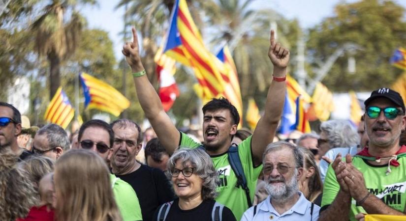 Hatvanezren tüntettek Barcelonában a függetlenségért a katalán nemzeti ünnepen