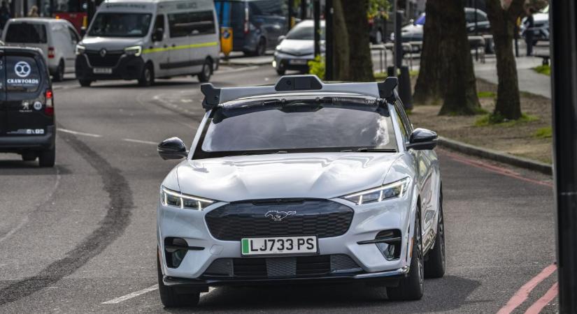 Közösen fejleszt még jobb önvezető autót az Uber és a Wayve