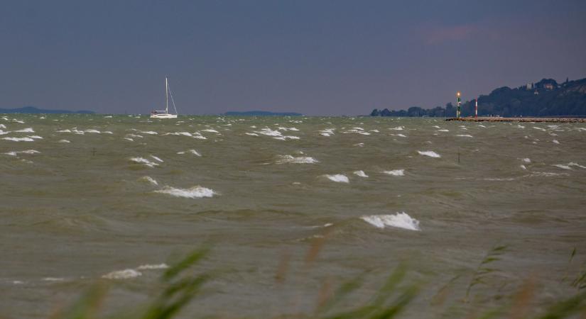 Változtatni kellene a Balatonnál