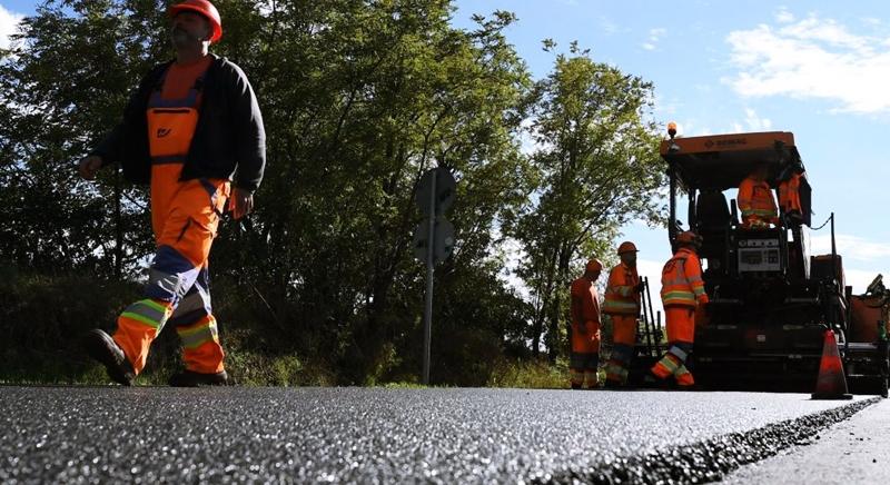 Csaknem hétszázmillió forintból újítják az utakat