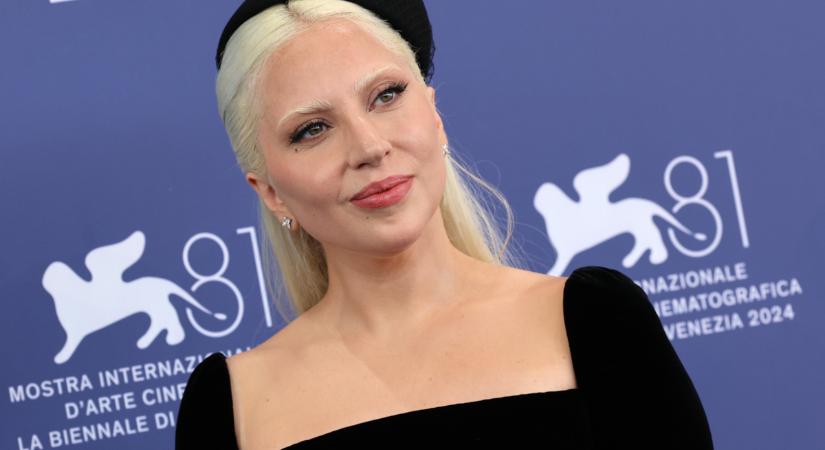 Lady Gaga stílusbravúrja: csak feketét viselt Velencében, de minden szettje izgalmas volt