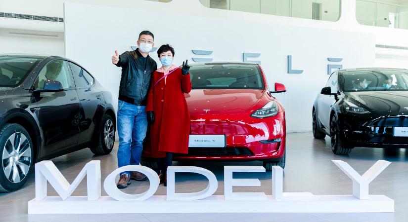 Rekord felé közelítenek a Tesla kínai eladásai