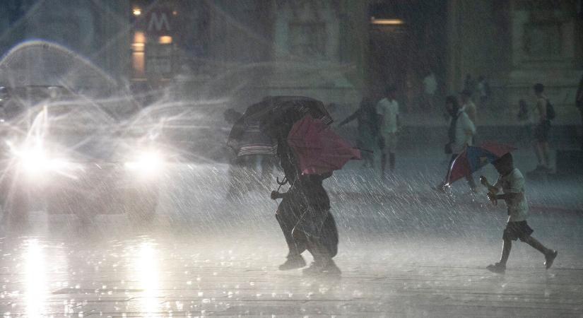 Másodfokú riasztást adtaki ki a meteorológusok az eső miatt