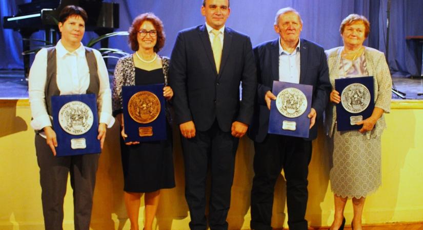 Ipolyság város díjai a kiemelkedő lokálpatriotizmus elismerései