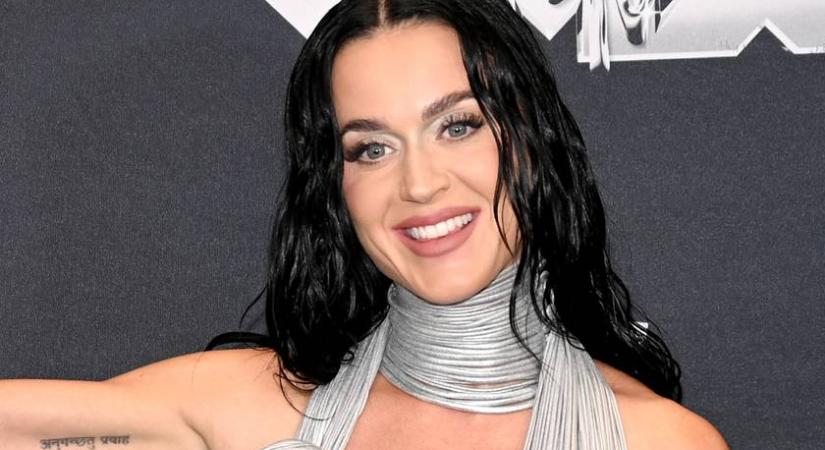 Katy Perry melleit alig takarta valami: fotókon a 2024-es MTV VMA ruhái