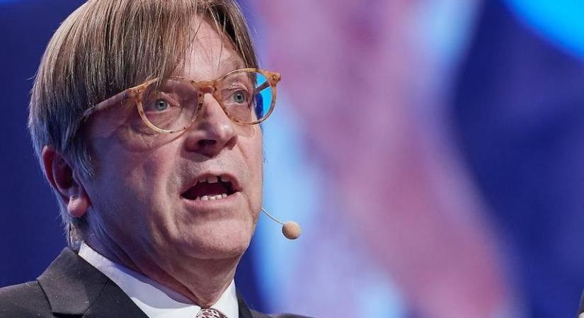 Közös határvédelemmel küzdene a populisták ellen a magyargyűlölő Verhofstadt