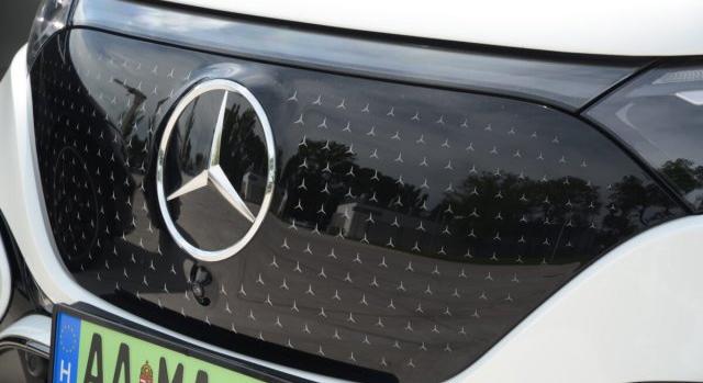 Most épp a Mercedes-Benz ígér 80 százalékkal hatékonyabb akkukat