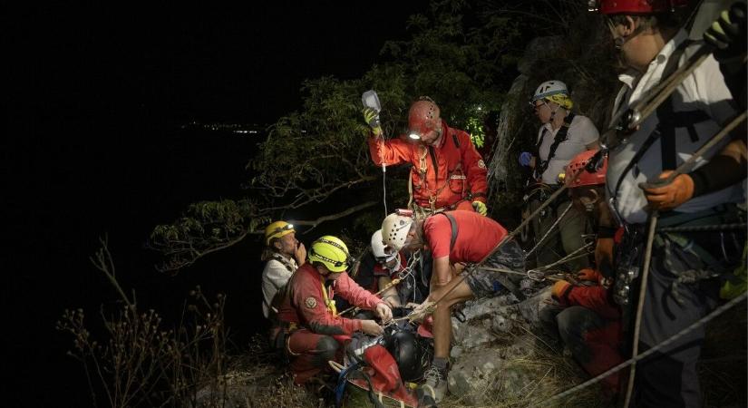 Sziklafalnak csapódott egy siklóernyős a Gerecsében, szörnyű látvány fogadta a mentőket