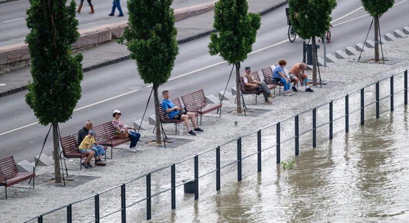 Már kedden elérheti az áradó Duna a rakpartokat Budapesten