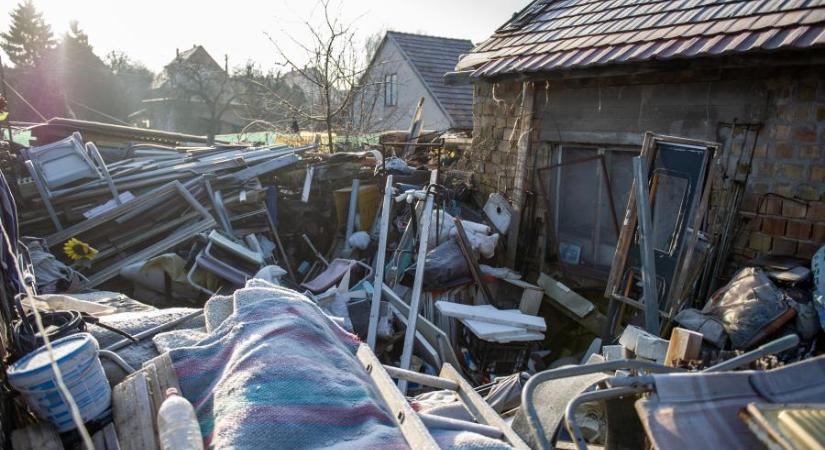 Nemcsak ronda, de veszélyes is: eEgyre több eljárás indul olyanok ellen, akik a saját ingatlanjukban halmoznak fel lomokat