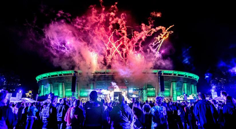 Látványos tűzijáték, monumentális színpad és egy világsztár várja a Napi Mázli Szuperkoncert látogatóit