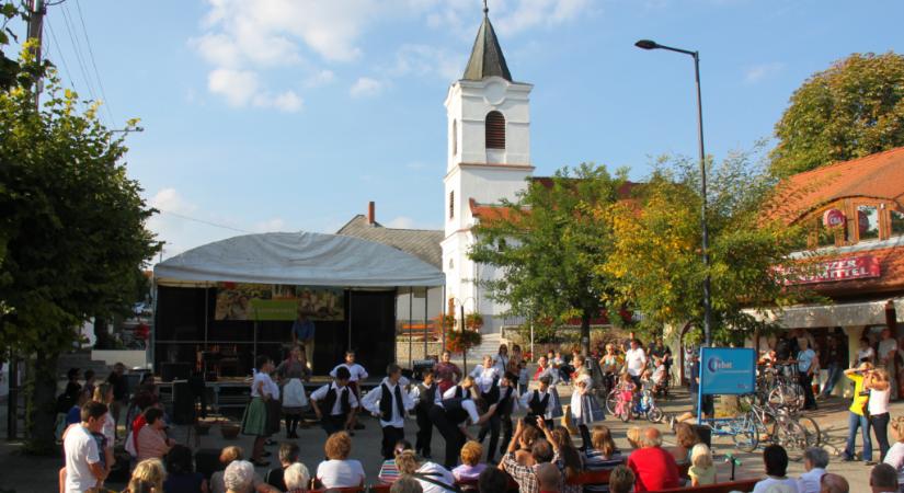 Szent Mihály-napi sütivásár térzenével 2024 Balatongyörök