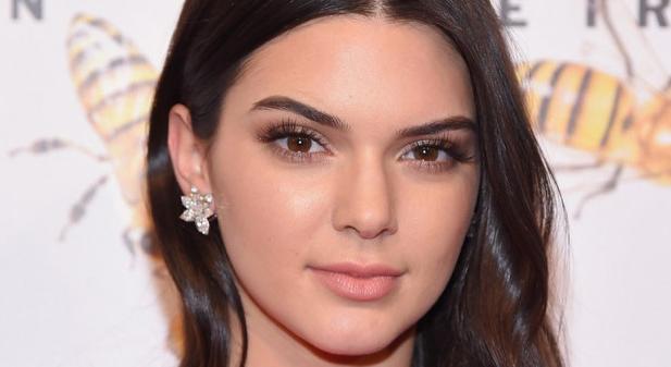 Szőke lett Kendall Jenner - ez a híresség inspirálta őt