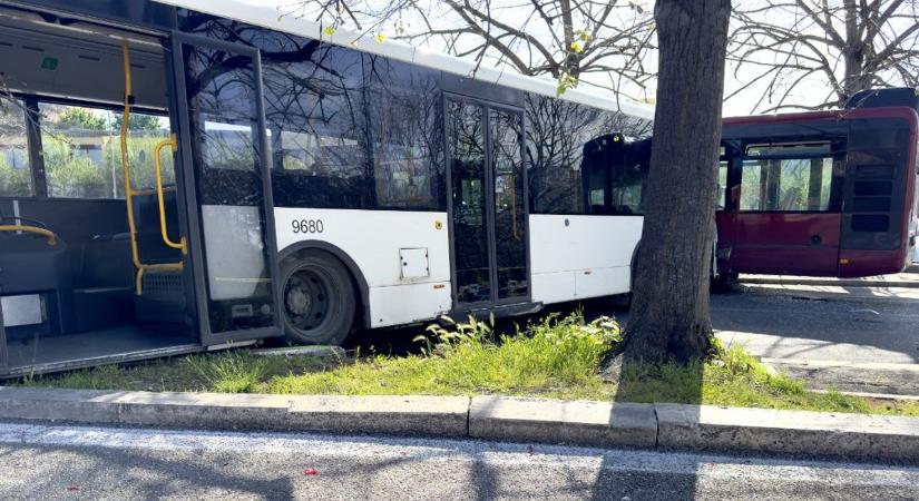 Súlyos buszbaleset történt péntek reggel