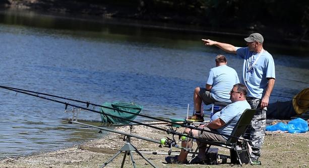 Emléktábla is hirdeti, hogy ezen a helyen példás összefogás történt