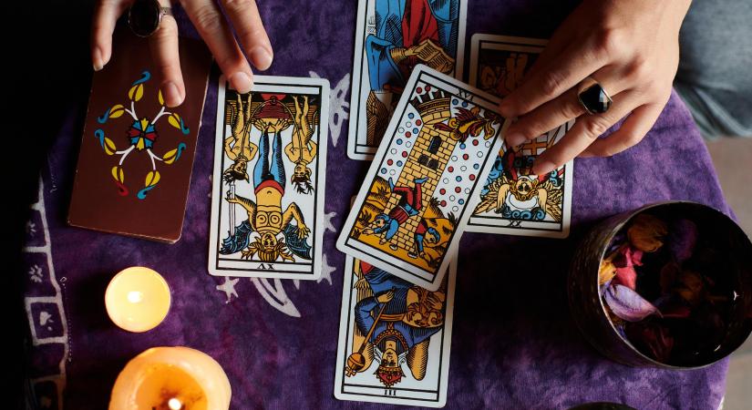 Egy Tarot-kártyalap, ami csak a csillagjegyednek szól! Októberre ezeket a lapokat osztogatta a végzet