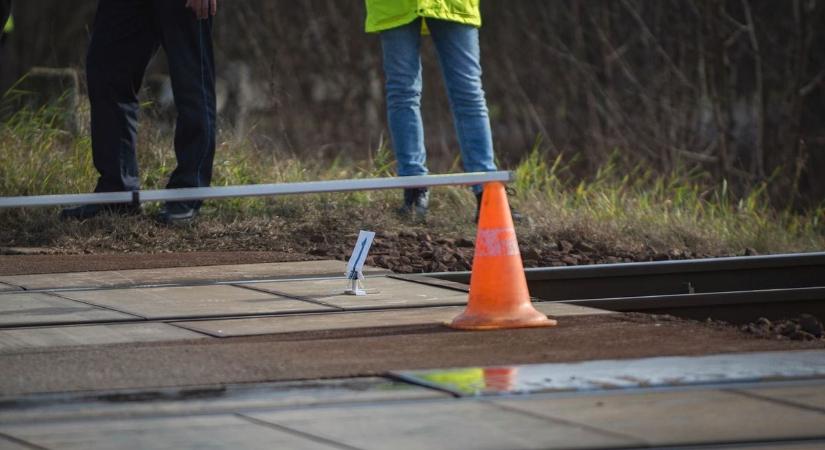 Síneken fekvő ember miatt állítottak le egy Debrecenbe tartó vonatot