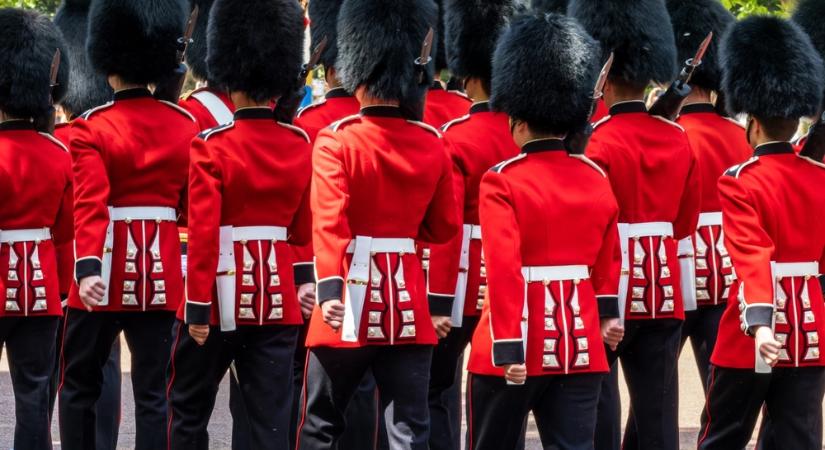 Túl drága a Buckingham-palota őreinek sapkája