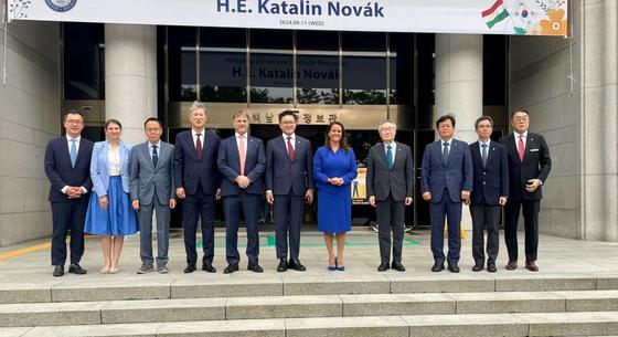 Novák Katalin díszdoktori kitüntetést kapott Dél-Koreában