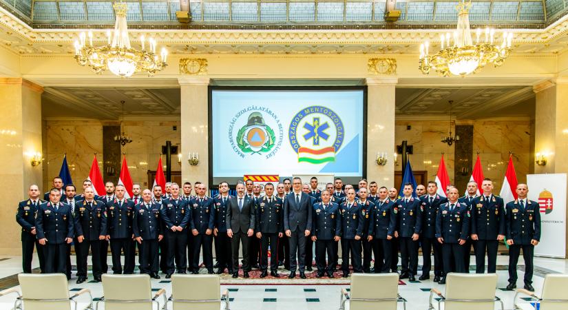 Rangos elismerés az Észak-Macedóniában helytálló magyar tűzoltóknak