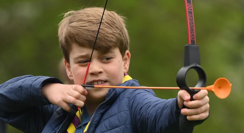 Máris elődei nyomdokaiba lépett György herceg: egészen elképesztő, amit 11 évesen tett