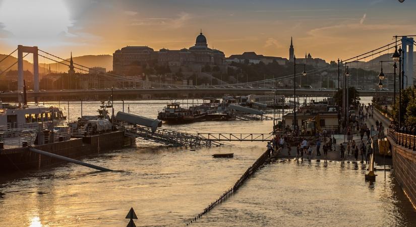 Az árvíz miatt a budapesti alsó rakpartokon már nem lehet parkolni