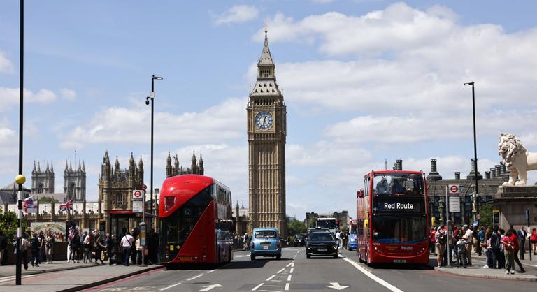 Új buszjáratot indítottak a londoni zsidók védelme érdekében