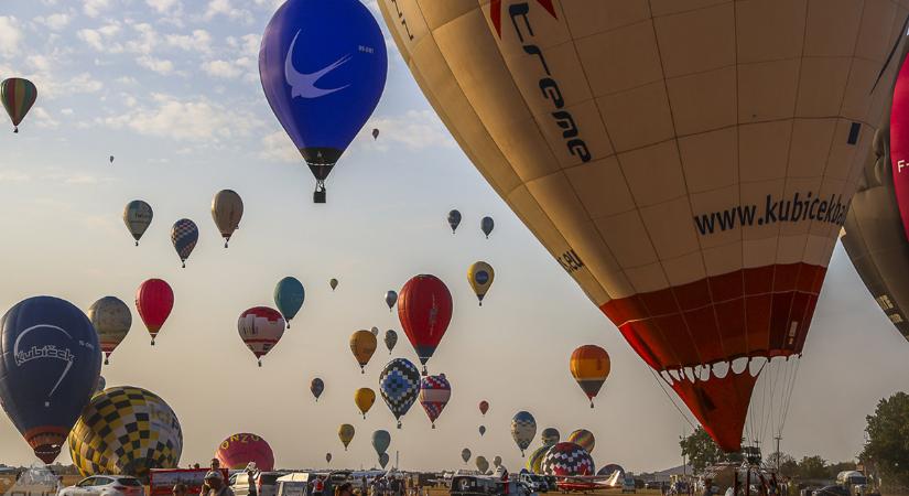 Impozáns ballonos világtalálkozó győri csapattal