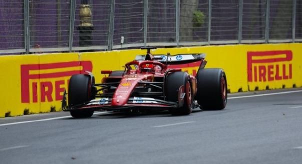 Leclerc megint a bakui pole-ban, Norris kiesett a Q1-ben