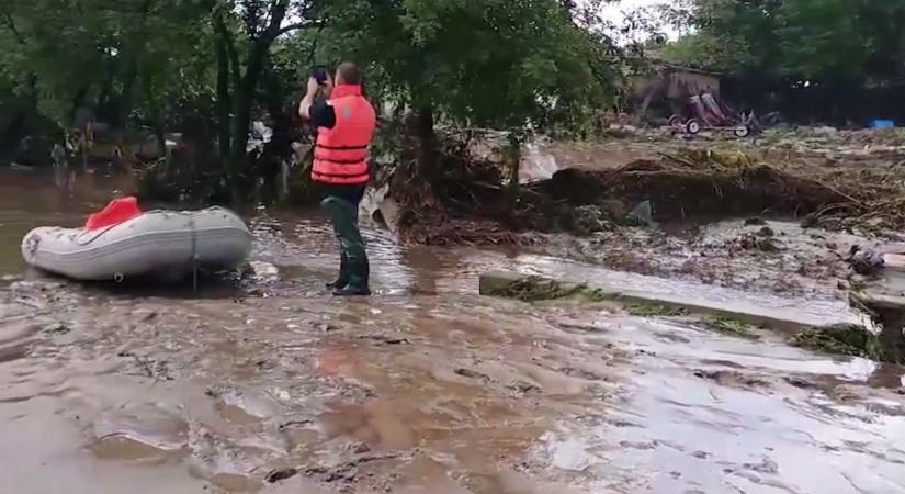 Már vannak halottjai a szélsőséges időjárásnak  videó