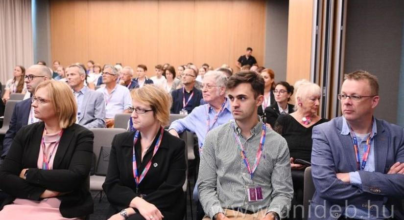 Kétnapos kongresszust tartott Debrecenben a Magyar Gyermeknőgyógyász Társaság