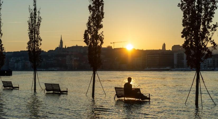 Hétfőtől napi egy méterrel emelkedik a Duna, Budapesten elrendelték a harmadfokú árvízvédelmi készültséget