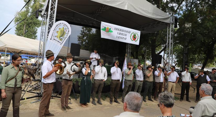 22 vadásztársaság és 8 horgászegyesület látogatott a Szehovára